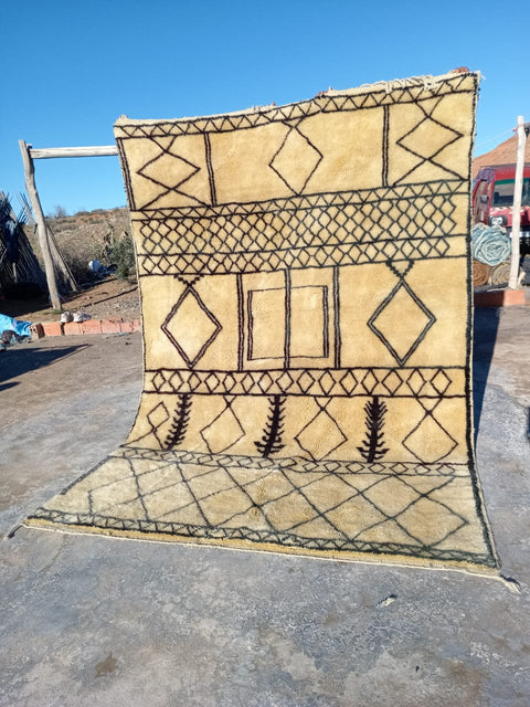 Moroccan Mrirt rug in black and white design