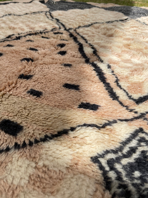 Modern Moroccan Mrirt Rugs: Handcrafted Beauty for Distinctive Interiors, large area rugs for living room.