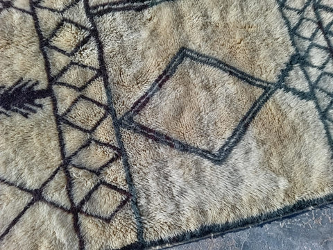 Moroccan Mrirt rug in black and white design