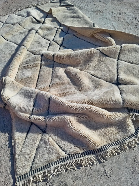 Moroccan tufted white Moroccan rug