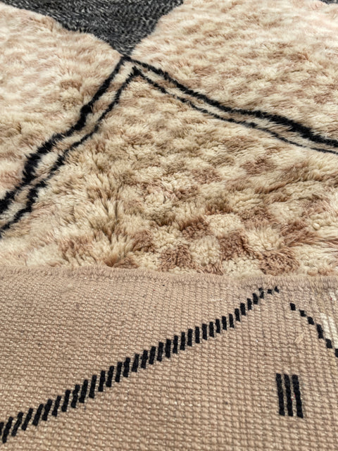 Modern Moroccan Mrirt Rugs: Handcrafted Beauty for Distinctive Interiors, large area rugs for living room.
