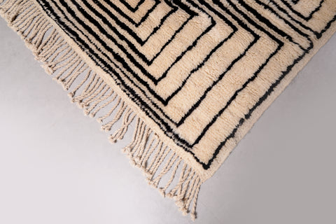 Gorgeous stripes Moroccan Mrirt rug , Black and white Moroccan rug