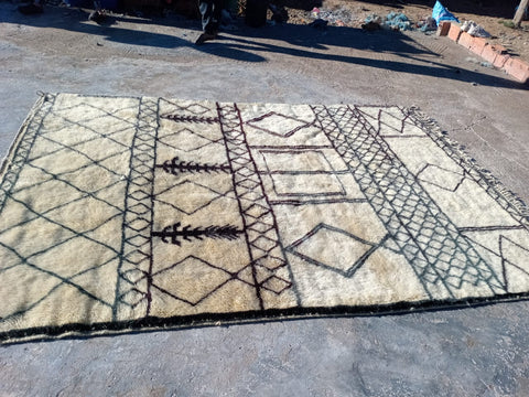 Moroccan Mrirt rug in black and white design