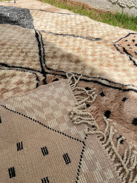 Modern Moroccan Mrirt Rugs: Handcrafted Beauty for Distinctive Interiors, large area rugs for living room.