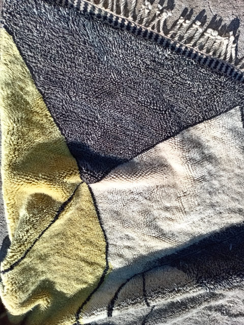 Authentic Mrirt Moroccan rug , very soft thick pile - Africancreates