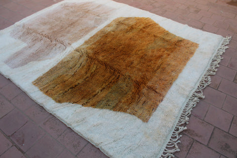 Detail close-up of the brown and cream Moroccan Mrirt rug featuring a wavy design.