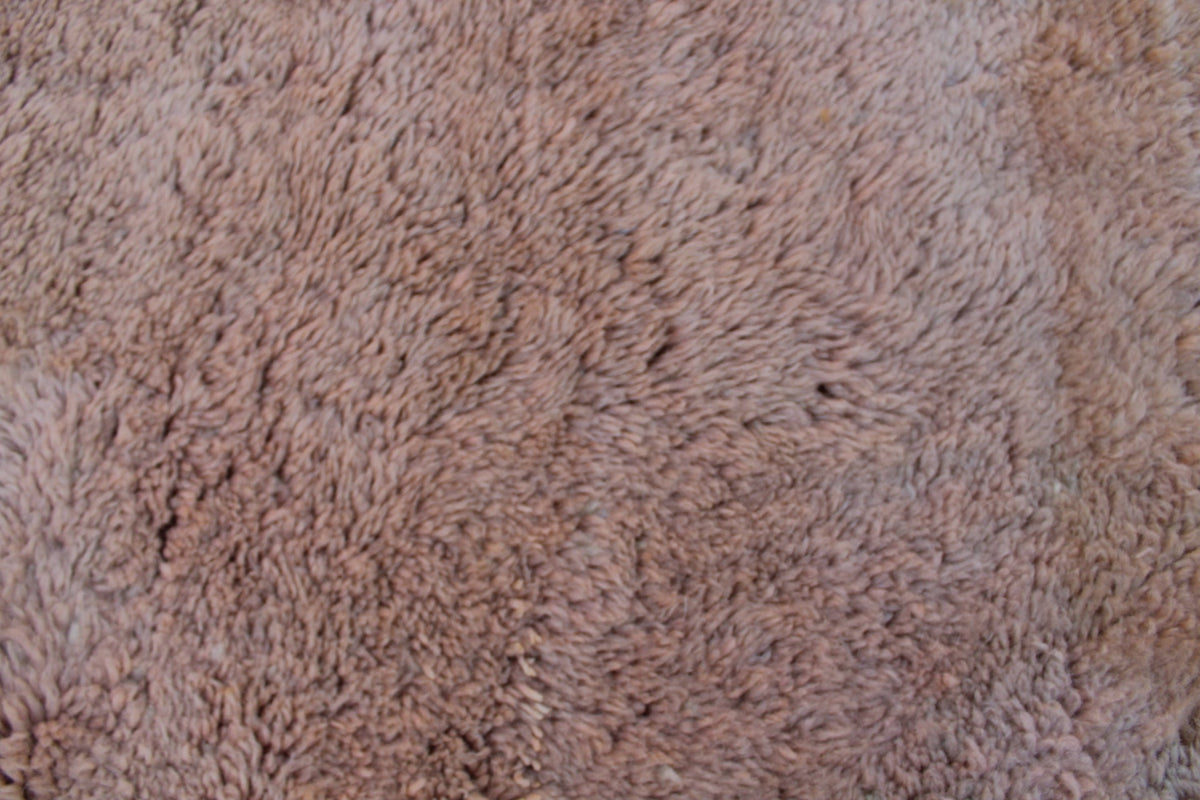 Detail close-up of the pink and beige Moroccan Mrirt rug highlighting its soft texture.