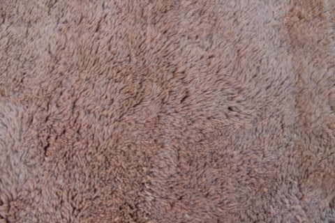Detail close-up of the pink and beige Moroccan Mrirt rug highlighting its soft texture.