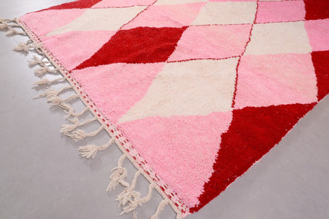 Detail close-up of the pink diamond design rug highlighting the diamond pattern.