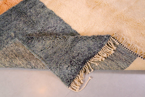 Detail view of the blue and beige geometric pattern on the Tizi N'Test Moroccan rug.
