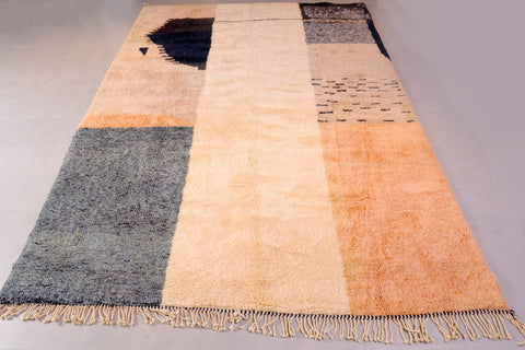 Side view of the black and cream Tizi N'Test Moroccan rug featuring fringe edges.