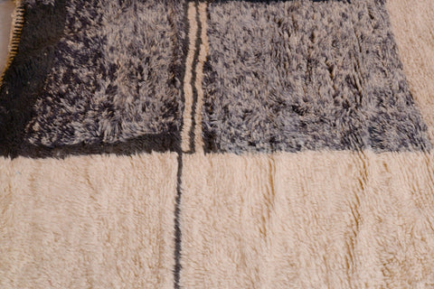 Close-up of the intricate design and fringe edges on the black and beige Tizi N'Test rug.