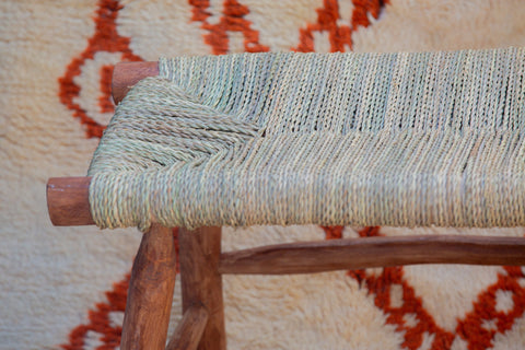 Banc marocain en bois massif et tissage naturel