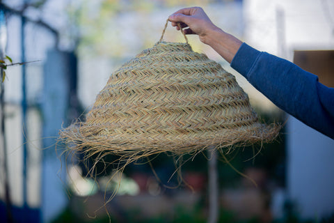 Suspension en forme de parapluie en paille de doum tressée en fibres naturelles