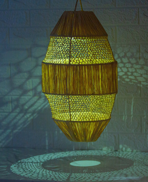 Suspension en raphia abat-jour dentelle H55cm