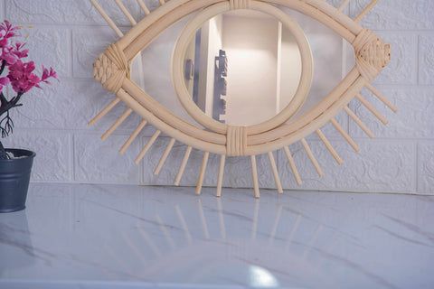 Miroir en oeil de rotin