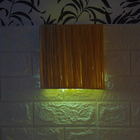 Applique murale en raphia avec abat-jour
