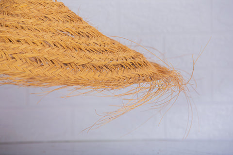 Suspension en forme de parapluie en paille de doum tressée en fibres naturelles