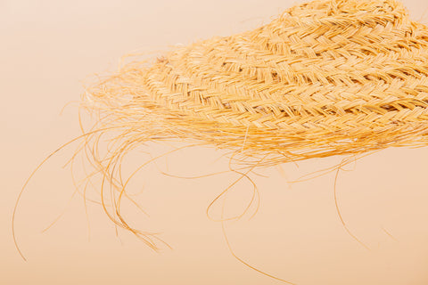 Suspension en forme de parapluie en paille de doum tressée en fibres naturelles