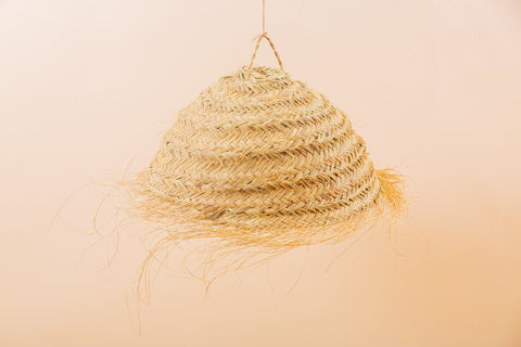 Suspension en forme de parapluie en paille de doum tressée en fibres naturelles