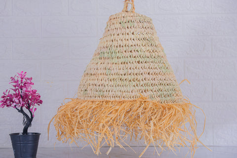 Suspension en palmier et raphia, plafonnier en rotin, éclairage naturel