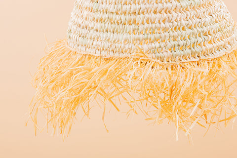 Suspension en palmier et raphia, plafonnier en rotin, éclairage naturel