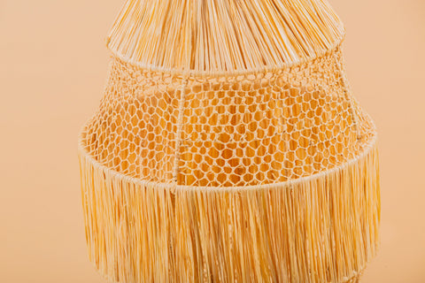Suspension en raphia abat-jour dentelle H55cm