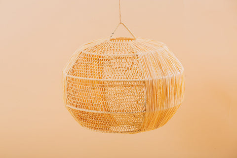 Suspension boule en raphia