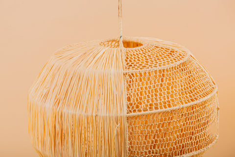 Suspension boule en raphia