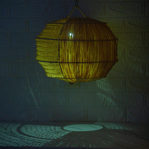 Suspension boule en raphia