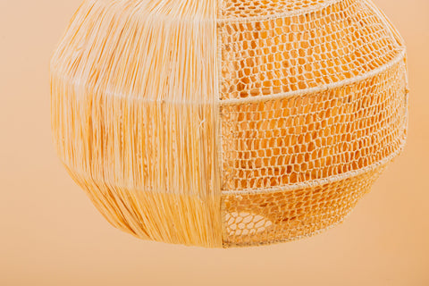 Suspension boule en raphia