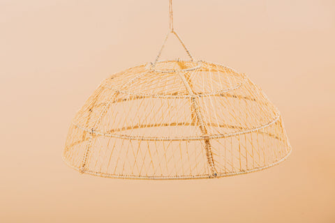 Suspension Bell en raphia et abat-jour en dentelle