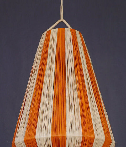 suspension en raphia, éclairage naturel