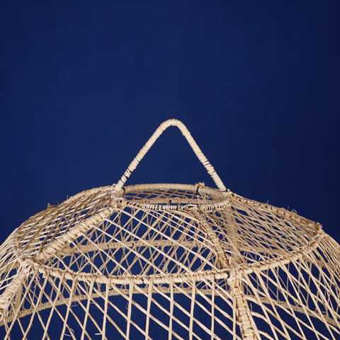 Suspension Bell en raphia et abat-jour en dentelle