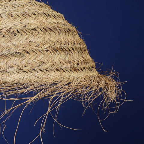 Suspension en forme de parapluie en paille de doum tressée en fibres naturelles