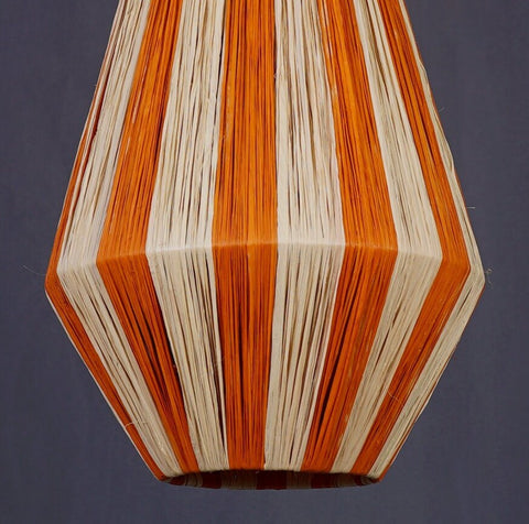 suspension en raphia, éclairage naturel