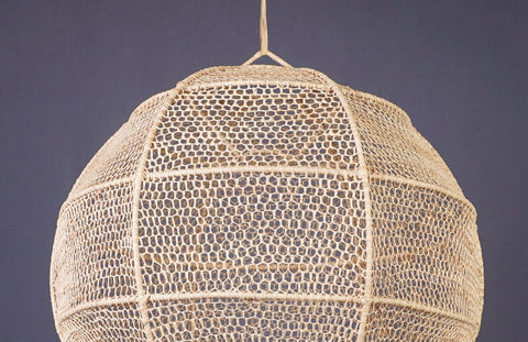 Suspension boule en raphia dentelle abat-jour dentelle