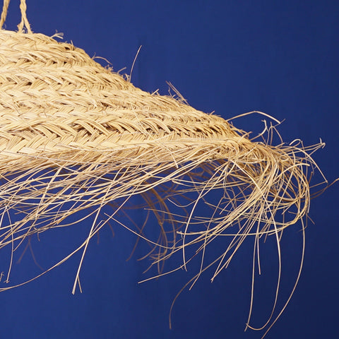 Suspension en forme de parapluie en paille de doum tressée en fibres naturelles