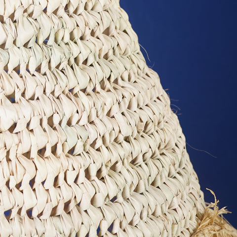 Suspension en palmier et raphia, plafonnier en rotin, éclairage naturel