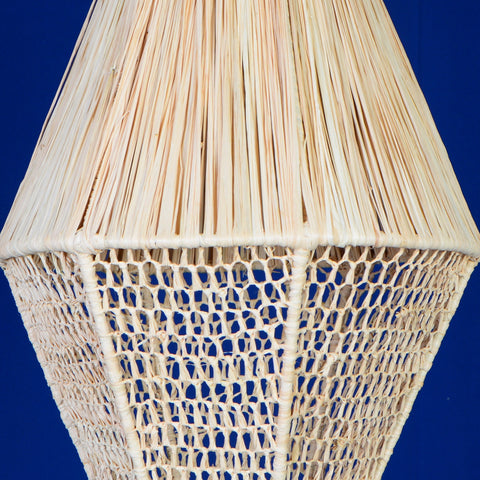 suspension en raphia, éclairage naturel