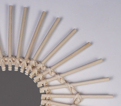 Miroir en oeil de rotin