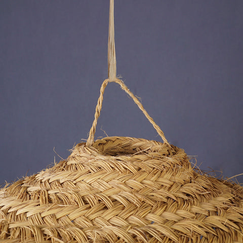 Suspension en forme de parapluie en paille de doum tressée en fibres naturelles