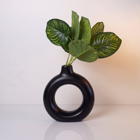 Vase nordique en céramique - Élément décoratif noir élégant