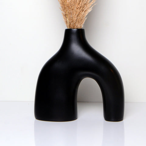Vase nordique en céramique - Élément décoratif noir élégant