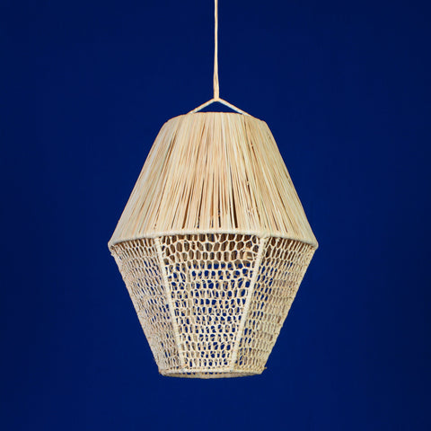 suspension en raphia, éclairage naturel