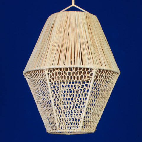 suspension en raphia, éclairage naturel