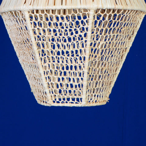 suspension en raphia, éclairage naturel
