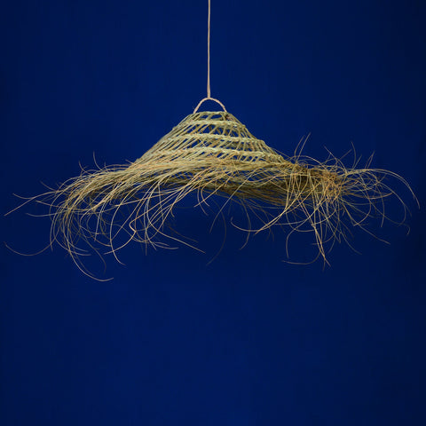 Suspension ajourée en forme de parasol en doum à franges 50cm