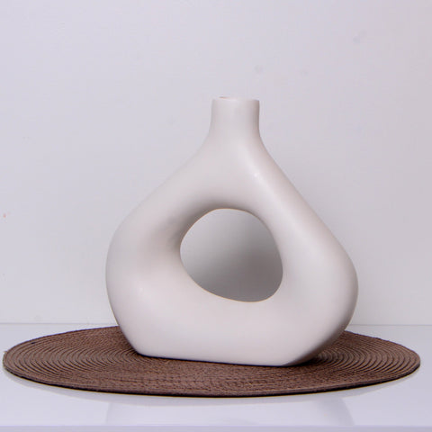 Vase nordique en céramique - Élément décoratif blanc élégant