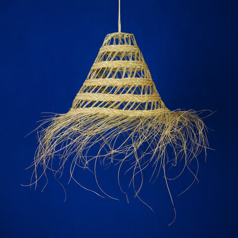 Suspension conique ajourée en doum à franges